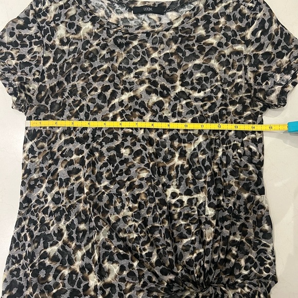 Leopard Print Knot Side T-Shirt - Picture 2 of 3